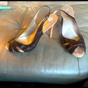 Sz 7.5 Guess sling back peep toe brown and cork heels 2.5 in